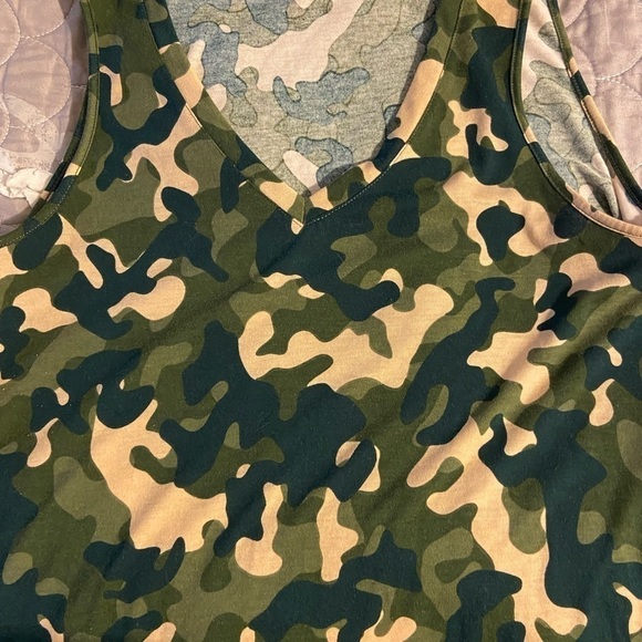 Lularoecamo tank - Picture 1 of 5